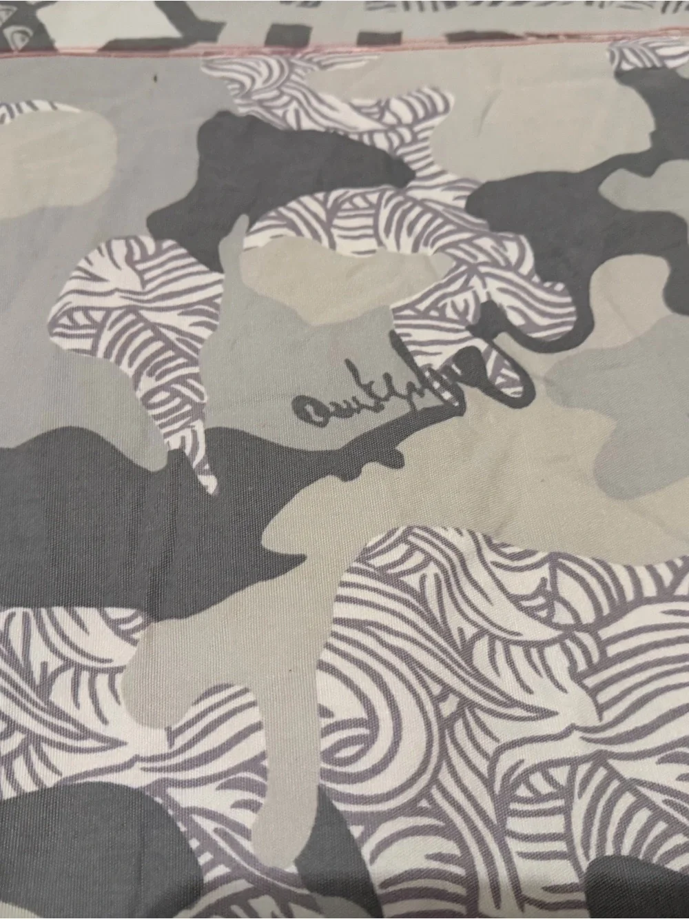 Quiksilver Gray Camouflage Comforter cover full/queen with Red Script Logo